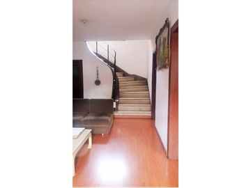 Casa en venta de 5 habitaciones con terraza en Bogotá, Teusaquillo.