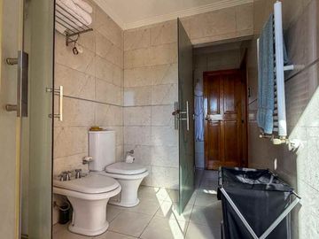 CASA EN VENTA CON PILETA CLIMATIZADA EN OLAVARRIA