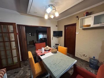 VENTA CASA 5 AMBIENTES EN VILLA LUZURIAGA
