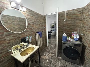 VENTA CASA 5 AMBIENTES EN VILLA LUZURIAGA