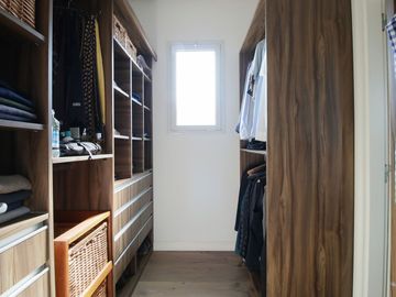 VENTA CASA 6 AMB A LAGUNA EN BARRIO SAN FRANCISCO