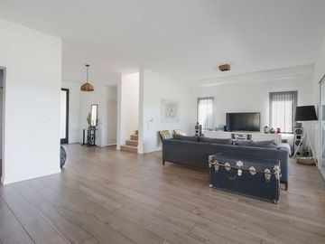 VENTA CASA 6 AMB A LAGUNA EN BARRIO SAN FRANCISCO