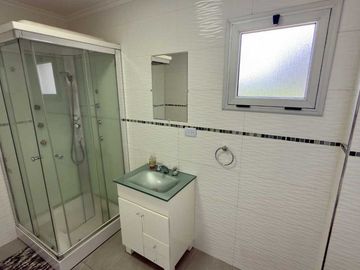 CASA EN DOS PLANTAS C/PILETA CASUARINAS PREMIUM