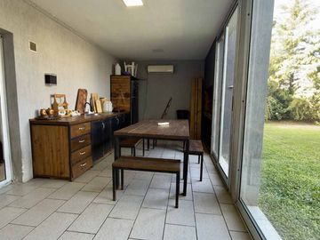 CASA EN DOS PLANTAS C/PILETA CASUARINAS PREMIUM