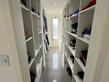 CASA EN DOS PLANTAS C/PILETA CASUARINAS PREMIUM