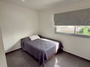 CASA EN DOS PLANTAS C/PILETA CASUARINAS PREMIUM