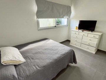 CASA EN DOS PLANTAS C/PILETA CASUARINAS PREMIUM