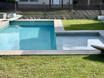 CASA EN DOS PLANTAS C/PILETA CASUARINAS PREMIUM