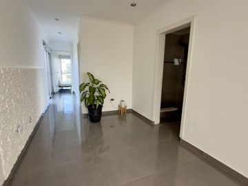 CASA EN DOS PLANTAS C/PILETA CASUARINAS PREMIUM