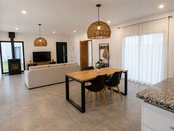 VENTA CASA 5 AMB HARAS SAN PABLO GRAL. RODRIGUEZ