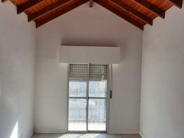 VENTA CASA 4 AMBIENTES LA CAUTIVA  PTE:DERQUI