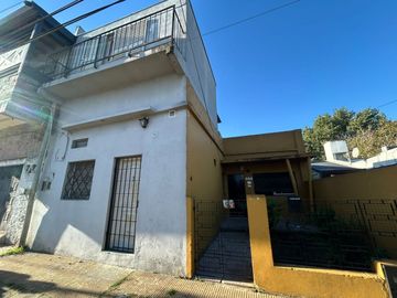 VENTA CASA MERLO 3AMB + DPTO 2AMB LOTE 600M2