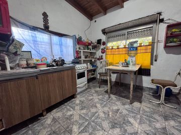 VENTA CASA 3 AMB PARQUE GALPON CASTELAR SUR