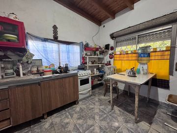 VENTA CASA 3 AMB PARQUE GALPON CASTELAR SUR