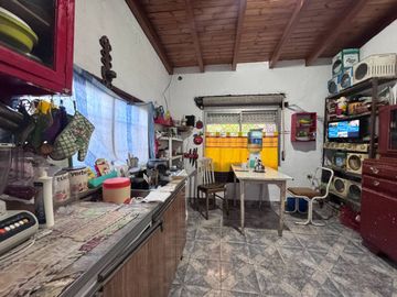 VENTA CASA 3 AMB PARQUE GALPON CASTELAR SUR