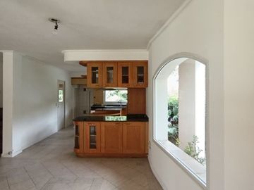 VENTA CASA 4 AMB C/ PILETA BARRIO CERRADO LELOIR