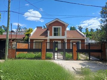 VENTA CASA MODERNA A ESTRENAR 4 AMBIENTES PERMUTA