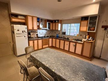 Casa Venta  3 Dormitorios con Local Comercial