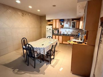 Casa Venta  3 Dormitorios con Local Comercial