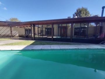 Casa 4 amb con pileta y quincho en Derqui Pilar