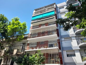 VENDE 3 amb con balcón al frente Flores