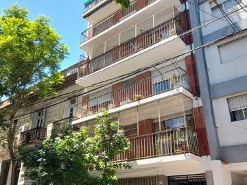 VENDE 3 amb con balcón al frente Flores