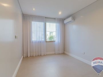 CASA EN VENTA EN MIRALAGOS 1