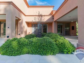 CASA EN VENTA EN MIRALAGOS 1