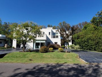 Venta Casa 5 amb. Bº Cerrado Santa Ana Fco.Alvarez