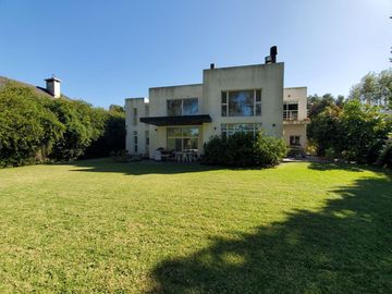 Venta Casa 5 amb. Bº Cerrado Santa Ana Fco.Alvarez