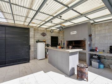 Venta Casa 2 Dormitorios con Verde Pileta La Plata