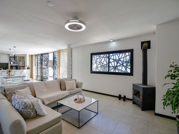 Venta Casa 2 Dormitorios con Verde Pileta La Plata
