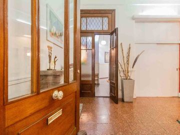 Venta Casa Cochera y Gran Terraza Thames  Paraguay