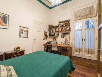Venta Casa Cochera y Gran Terraza Thames  Paraguay