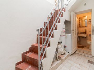 Venta Casa Cochera y Gran Terraza Thames  Paraguay