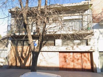 Venta lote con local taller Barracas