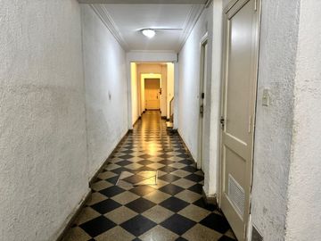 Belgrano - Venta - 2 Amb. - 2do piso por escalera