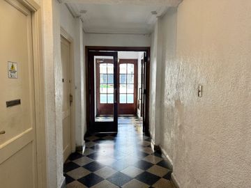 Belgrano - Venta - 2 Amb. - 2do piso por escalera