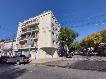 MONOAMBIENTE DIVIDIDO CON DORMITORIO SEPARADO LURO