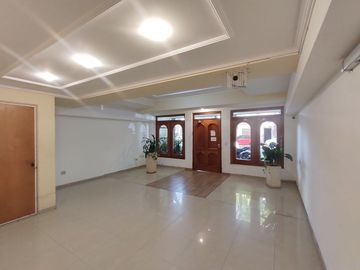 MONOAMBIENTE DIVIDIDO CON DORMITORIO SEPARADO LURO