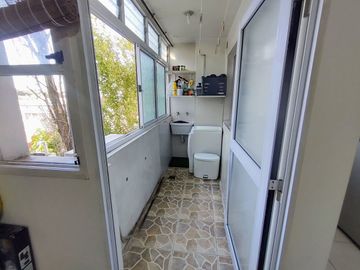 MONOAMBIENTE DIVIDIDO CON DORMITORIO SEPARADO LURO