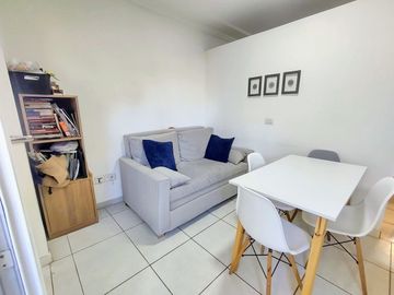 MONOAMBIENTE DIVIDIDO CON DORMITORIO SEPARADO LURO
