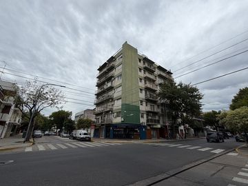 Departamento 4 ambientes. Balcón. Patio Versalles
