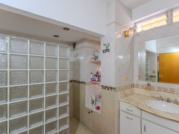 CASA 7 AMBIENTES EN VENTA SAN JUSTO CON PILETA