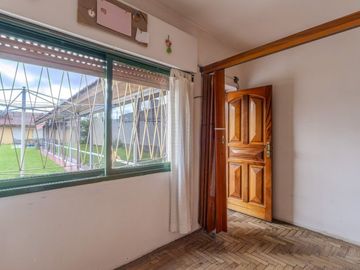 CASA 7 AMBIENTES EN VENTA SAN JUSTO CON PILETA