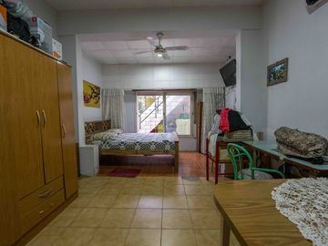 VENTA CASA 3 AMBIENTES EN CIUDADELA CON JARDIN