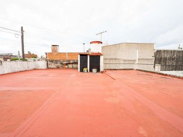VENTA CASA 3 AMBIENTES EN CIUDADELA CON JARDIN