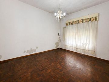 Vta casa 3 ambientes a refaccionar Coronado