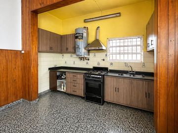 Vta casa 3 ambientes a refaccionar Coronado