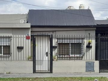 VENTA CASA 4 AMBIENTES ITUZAINGO CON PILETA